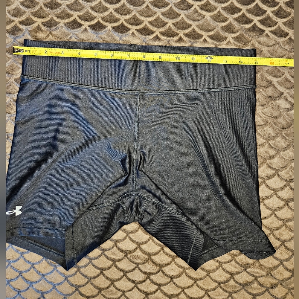 Under Armour Team Volleyball Shortie in Black - Size L - Picture 4 of 8